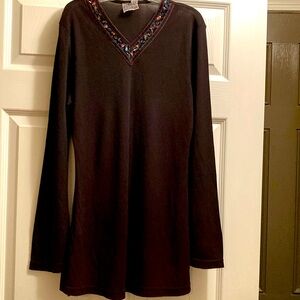 Embroidered neckline tunic top with side slit and long sleeves